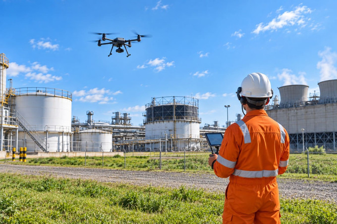 Connecting UAVs Oil & Gas